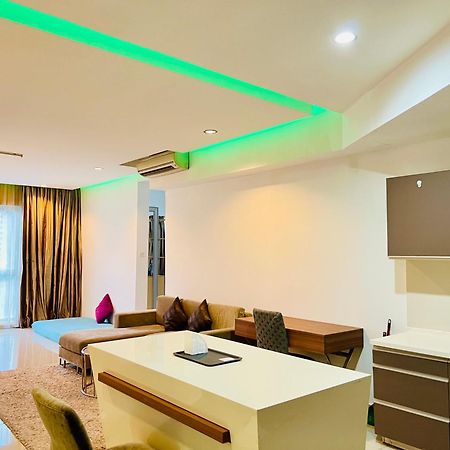 Regalia Suites & Residence By Enjoy Your Stay Kuala Lumpur Exterior photo