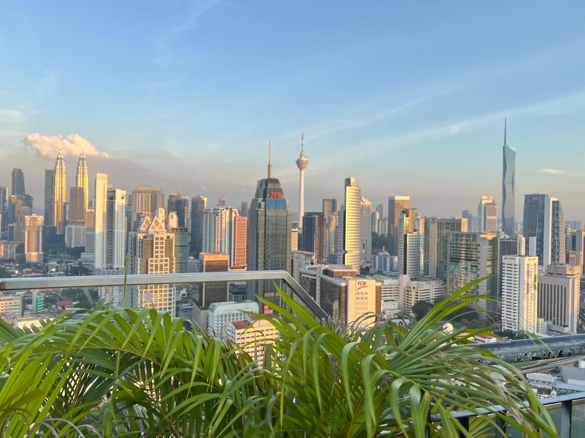 Regalia Suites & Residence By Enjoy Your Stay Kuala Lumpur Exterior photo