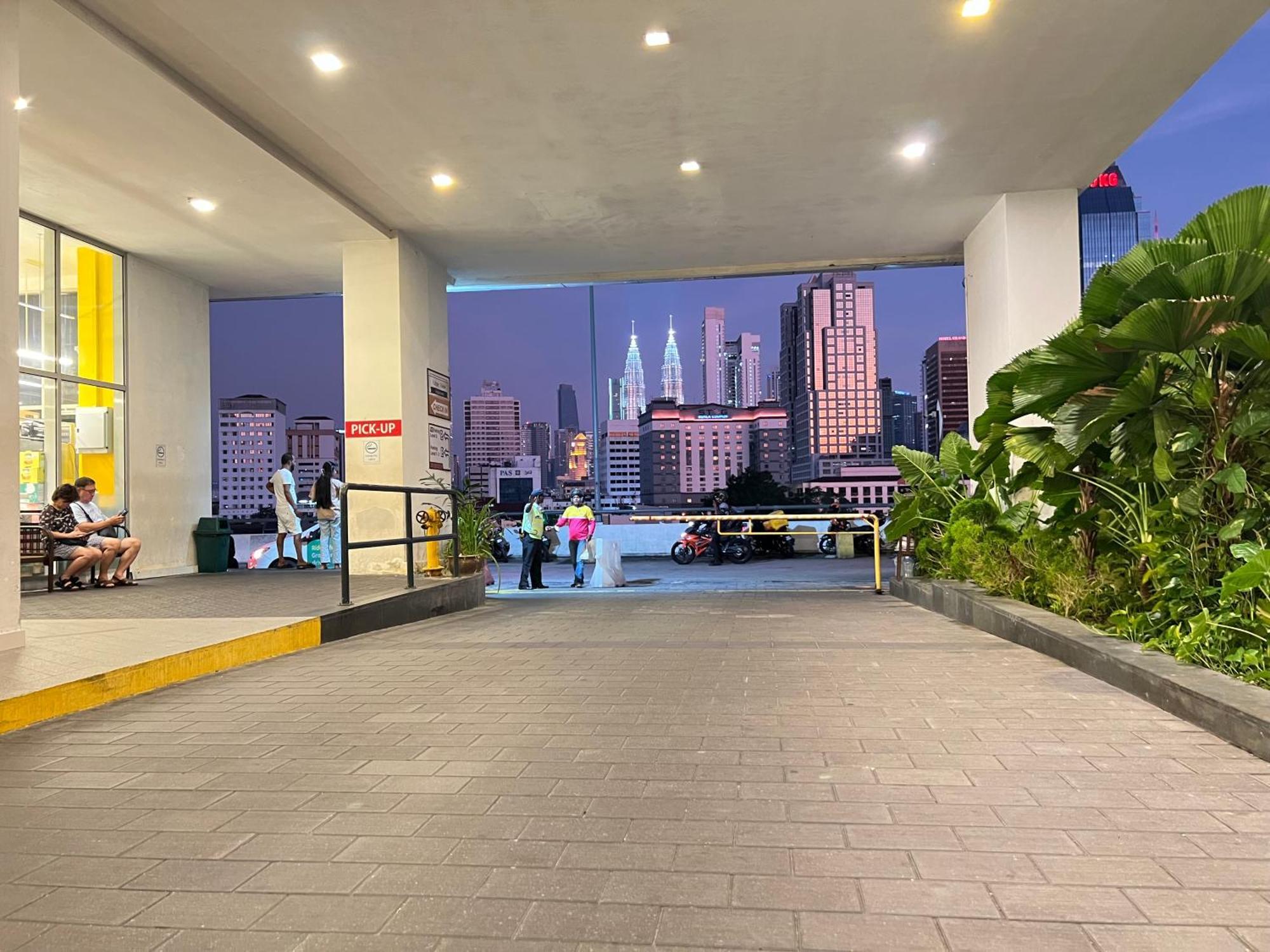 Regalia Suites & Residence By Enjoy Your Stay Kuala Lumpur Exterior photo